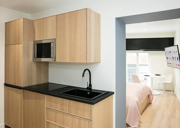 1 Opera - Modern Fully Furnished *