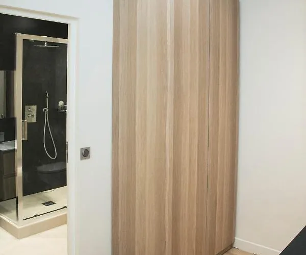 1 Opera - Modern Fully Furnished Lägenhet